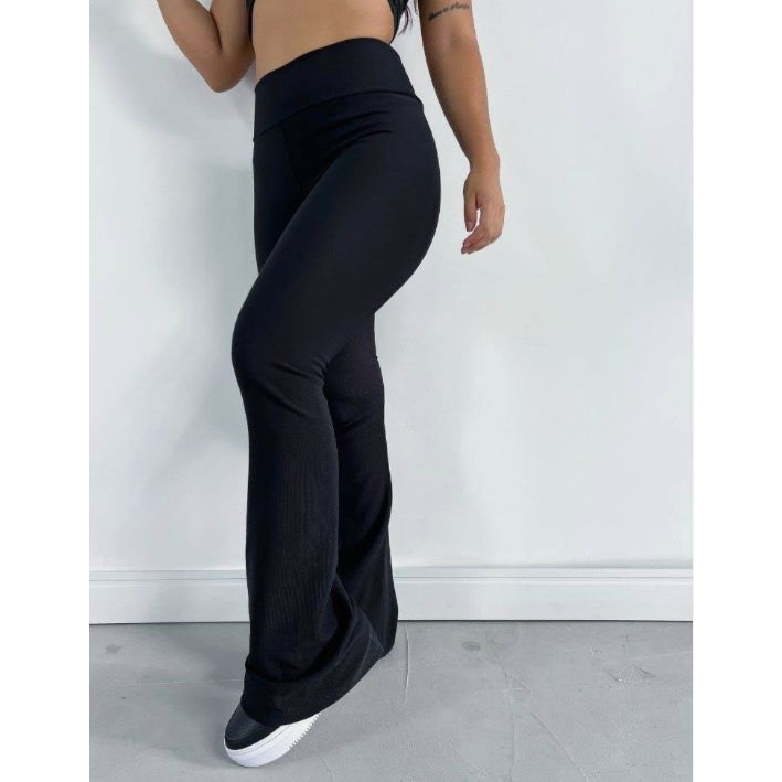 Calça flare colmeia store preta