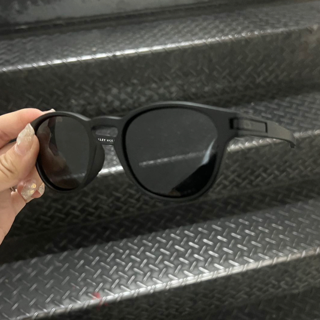 Óculos de Sol Latch Preto Premium redondo