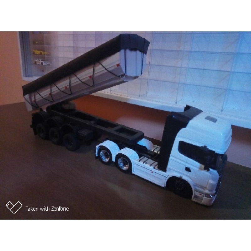 Miniatura Caminhão 1/32 Iveco Tector Trucado Arqueado Custon