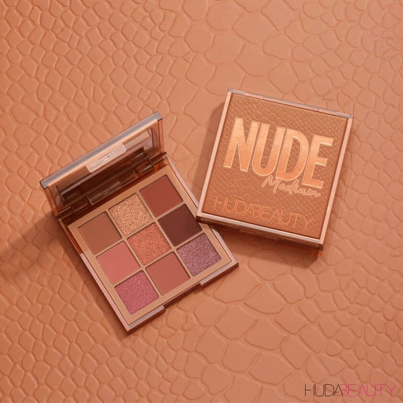 paleta de sombra huda beauty NUDE MEDIUM