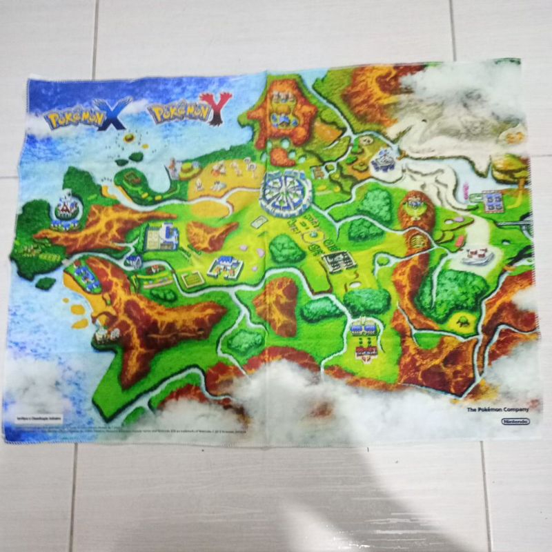 Poster original RARO em tecido Pokémon X e Y - região Kalos