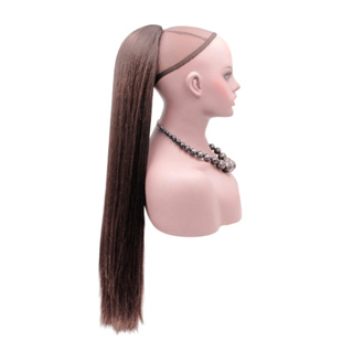Avatar de menina elegante 3d com estilo de rabo de cavalo longo cabelo preto  e flanela vermelha