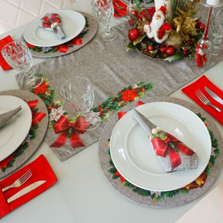 Kit Mesa Posta Completo Natal Guirlanda Harmonia 4 LUGARES (18 Peças) 6 LUGARES (26 Peças) 8 LUGARES (36 Peças) - Capa para Souplat, Caminho de Mesa, Guardanapo, Aneis de Guardanapo e Porta Talher