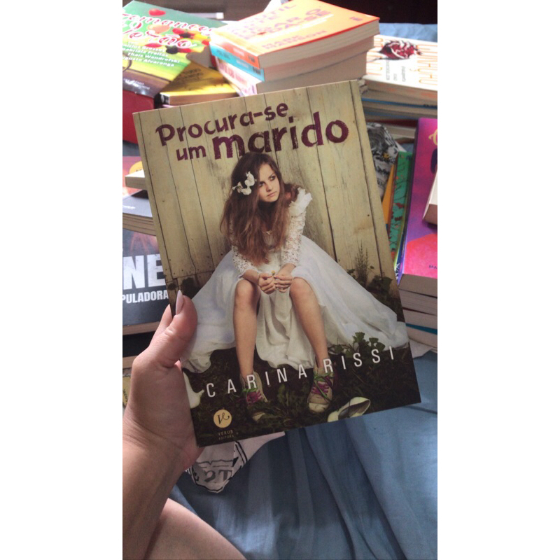 Livro Procura-se Um Marido - Carina Rissi | Shopee Brasil