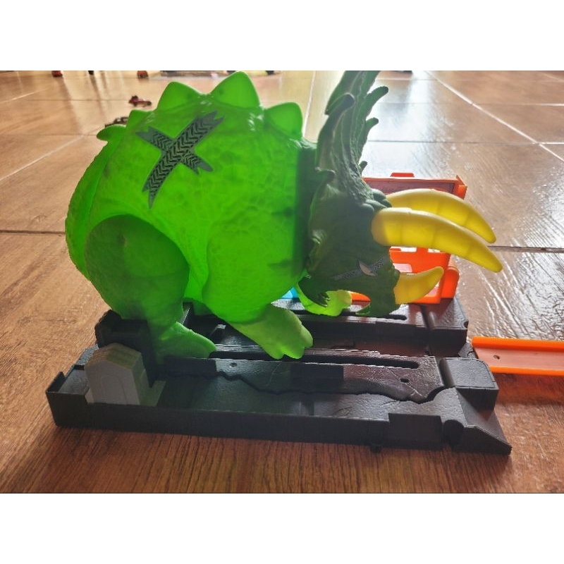 Pista Hot Wheels Ataque Triceratops