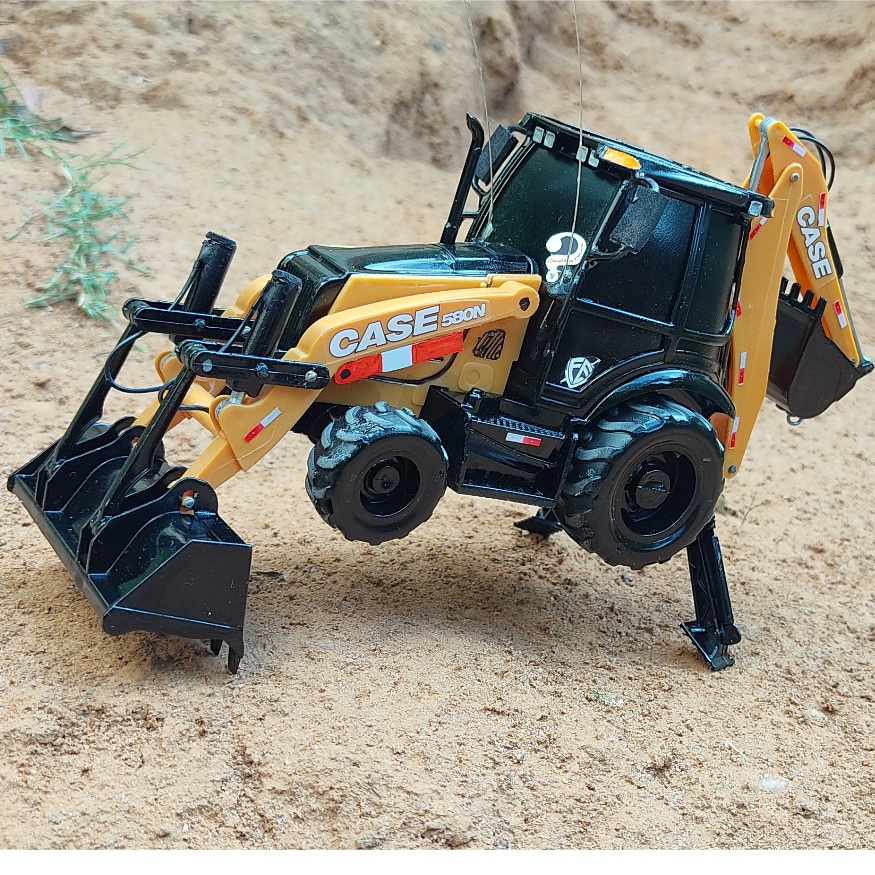 MINIATURA RETROESCAVADEIRA CASE QUALIFICADA