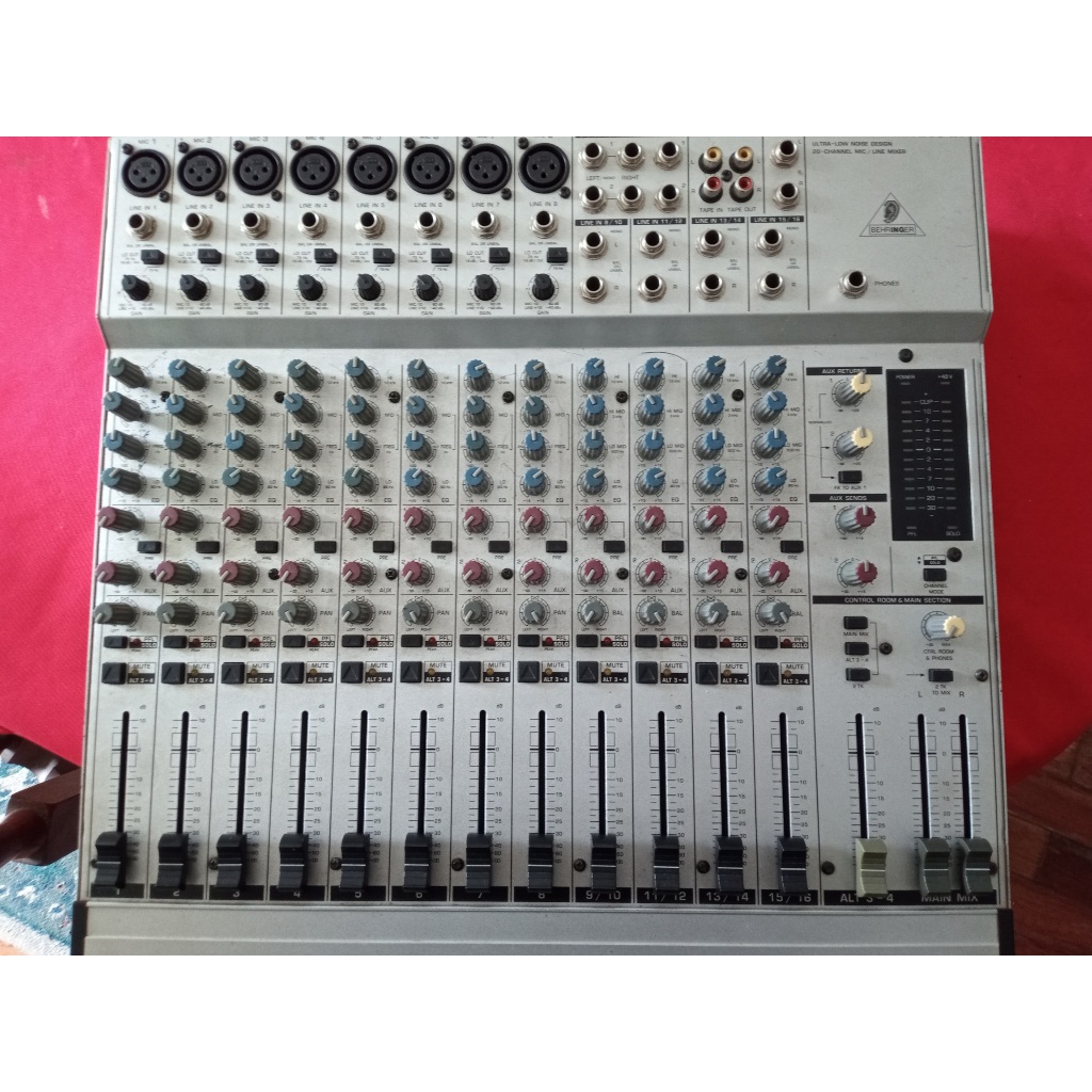 Mesa Behringer Eurorack Mx2004a 16 canais