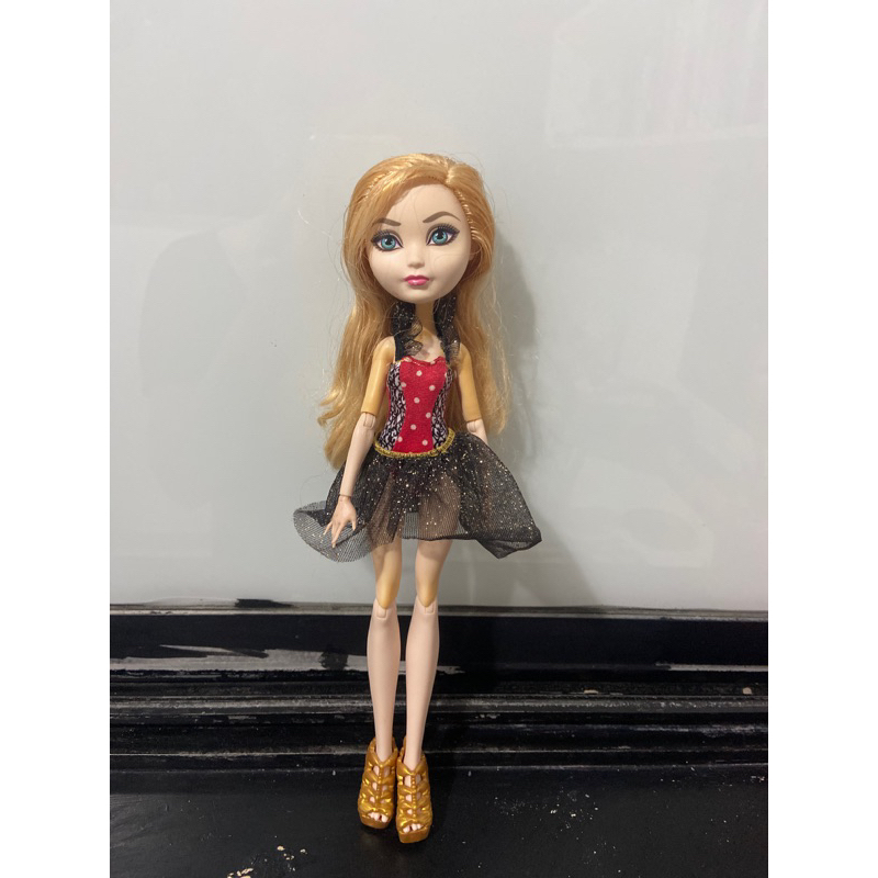 Ever after high dolls apple sale white