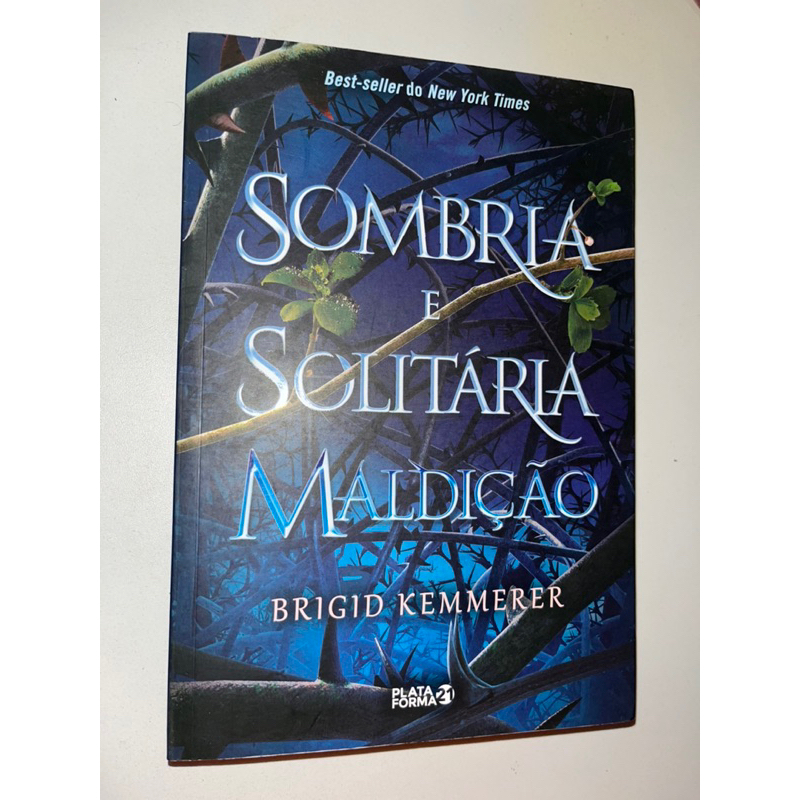 Sombria e Solitaria Maldicao (Em Portugues do Brasil) by _