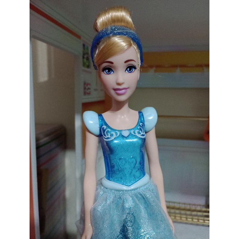 Casa de Bonecas Escala Barbie Modelo Emily Princesa - Darama :  : Brinquedos e Jogos