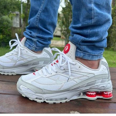 Tênis Nike Shox Ride 2 Supreme - Branco Gelo / Vermelho