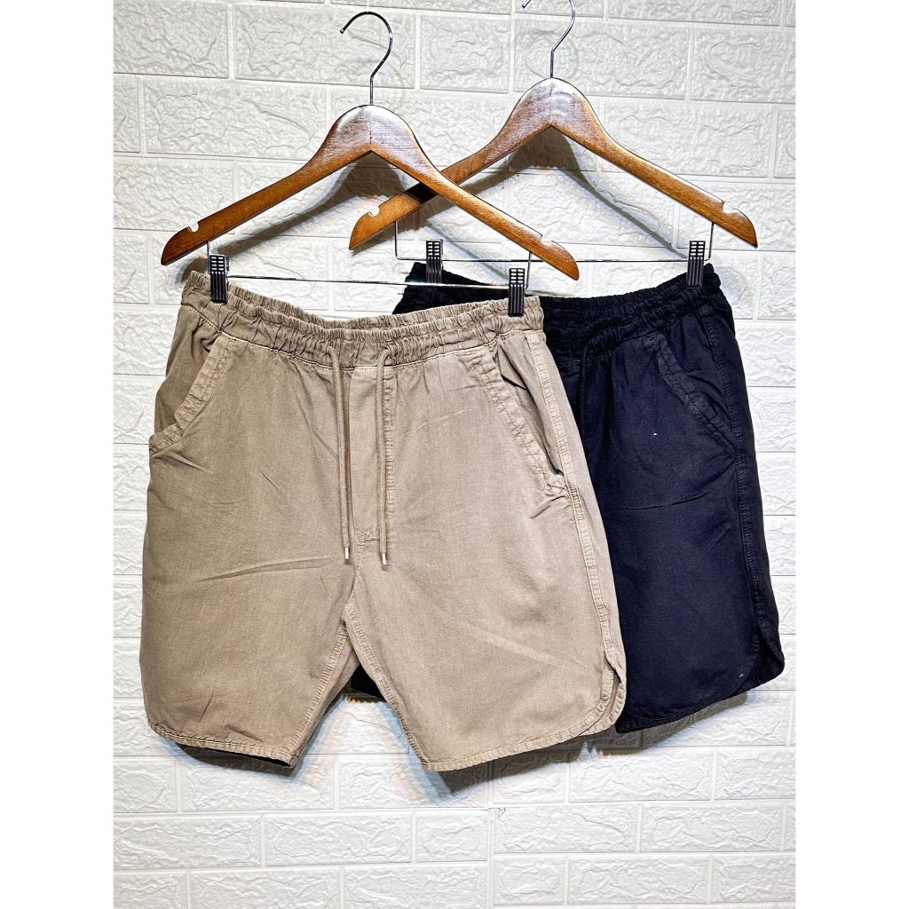 Short Sarja Mauricinho Carnaval Masculina Básica Bermuda,modelo acima do joelho