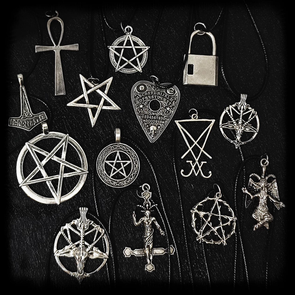 Colar de Metal com Pingente: Pentagrama, Baphomet, Gótico, Viking, Anticristo, Ankh...