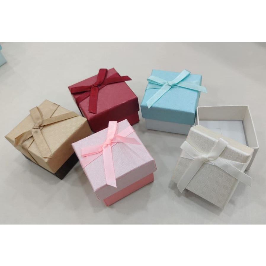 Caixinha de Presente Tamanho 5x5 com 1 fenda para anel ou brinco