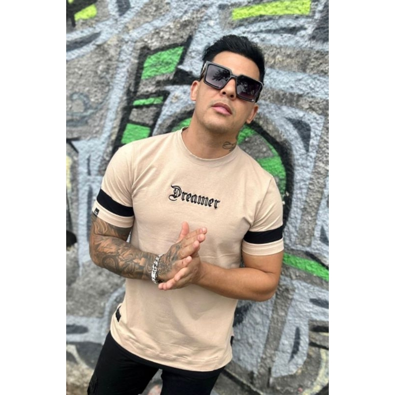 CAMISETA DREAMER MANGA DUPLA ESTAMPA BORDADA MALHA PREMIUM