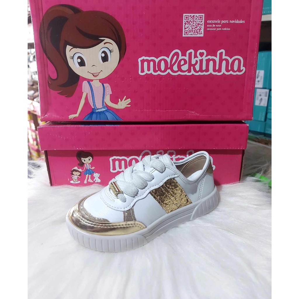 Tenis molekinha best sale branco com dourado