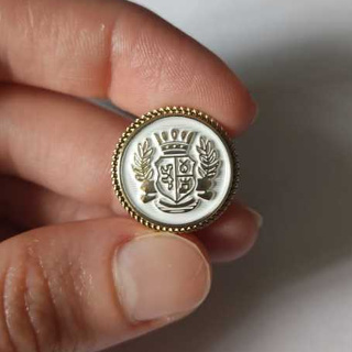 Botão Brasão Metal c/ Pezinho Branco com Dourado 18MM - 5 Unidades