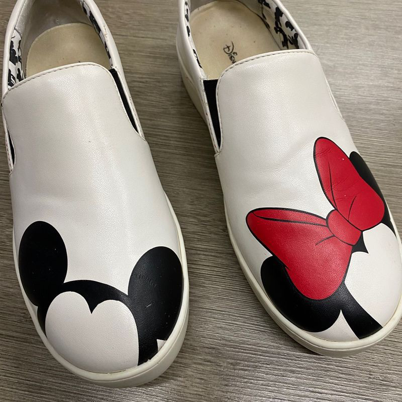 Slip on sale arezzo disney