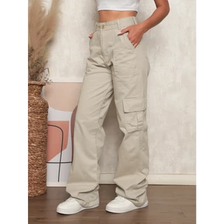 Calça Cargo jeans feminina tem bolsos com ziper