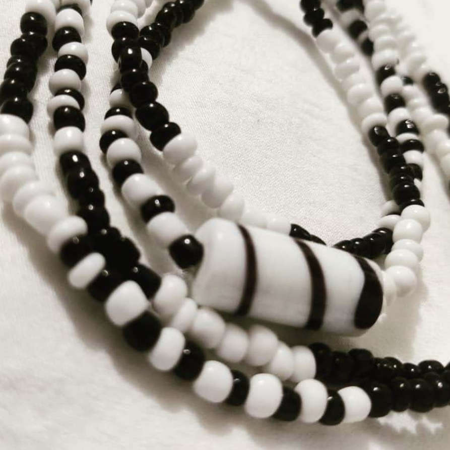 Guia de miçanga - Preta e branca - Umbanda e Candomblé | Shopee Brasil