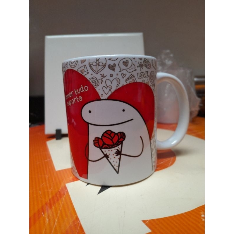 Caneca Flork meme Casal O amor tudo suporta