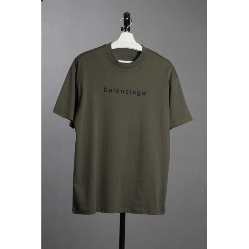 Camiseta Balenciaga Escrita Verde Militar 100% Algodão