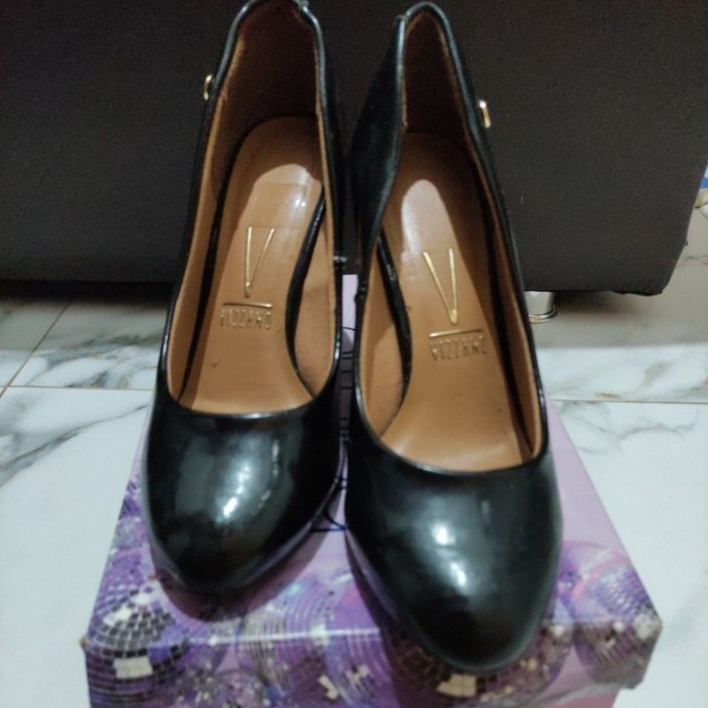 Scarpin vizzano preto com dourado cheap