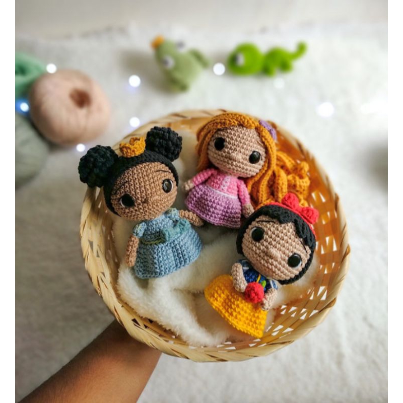 Princesas Disney branca de neve Rapunzel Tiana princesa e o sapo amigurumi crochê