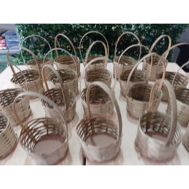 70 UNIDADES MINI CESTAS PALHA LEMBRANCINHA | Shopee Brasil