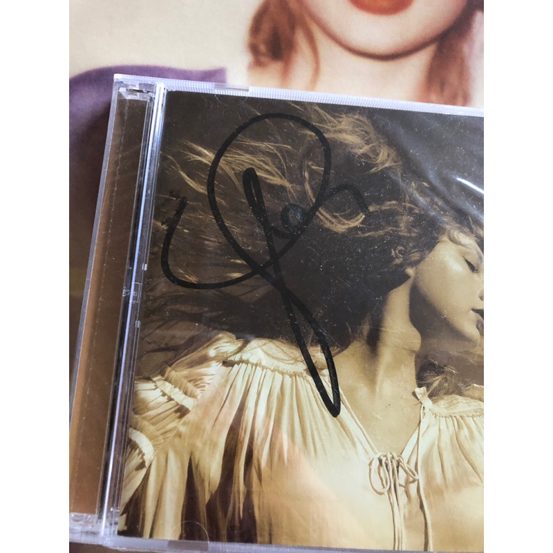 Signed Fearless (Taylor’s Version) shops CD