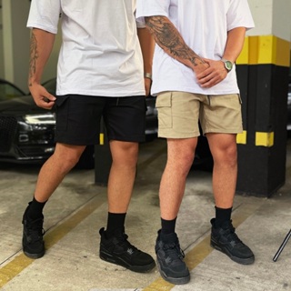 Bermuda Oversized em Moletom com Cós Elástico e Bolso Cargo Preto