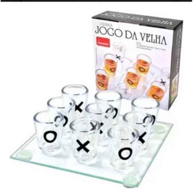 Jogo da velha com copos de drink, para uma deliciosa brincadeira