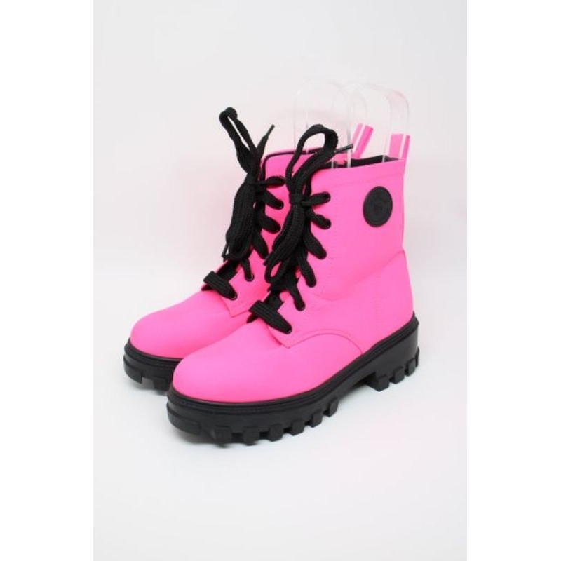 Bota coturno rosa e preto tratorado cano curto feminina - estilo allstar pink rock alternativo gotico onde comprar coturno feminino reversa vilela via marte e outros só aqui!