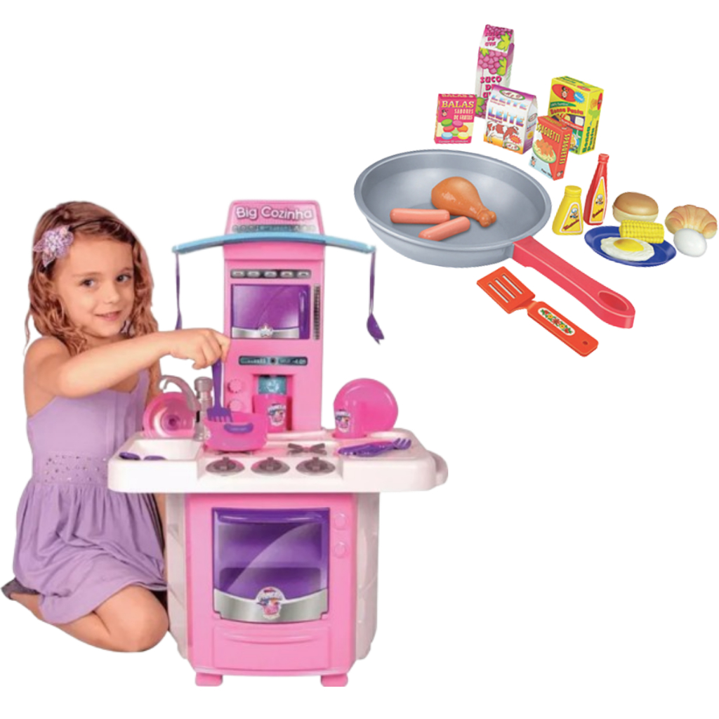 A Criança Prepara Comida De Brinquedo Na Cozinha Do Brinquedo. Imagem de  Stock - Imagem de infantil, alegria: 252436401