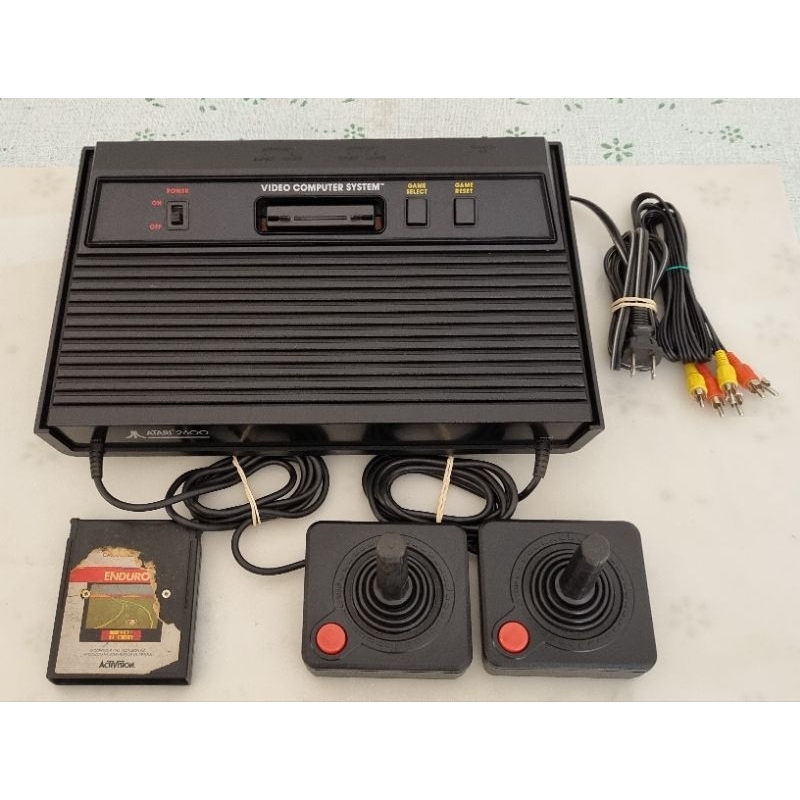 Atari 2600 Completo AV + 2 Controles + 1 Jogo Original.