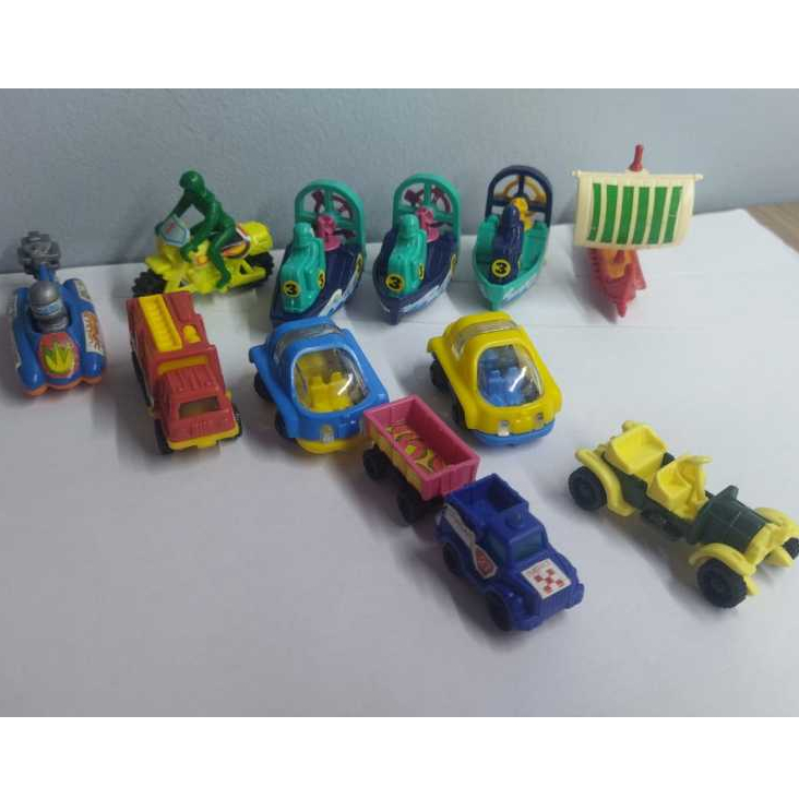 Miniatura de carro e locomotiva coleção Kinder ovo - Taffy Shop - Brechó de  brinquedos