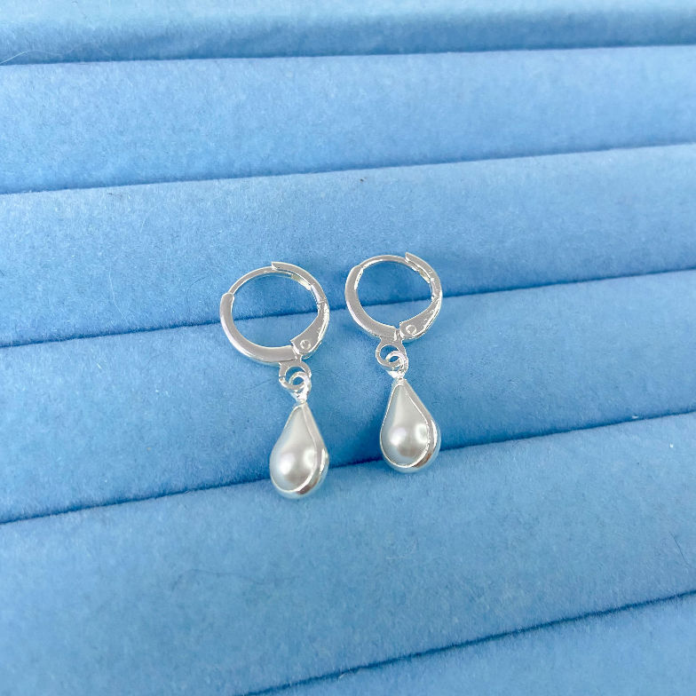 Mini Argola Pérola Gota - Brinco Banhado a Prata
