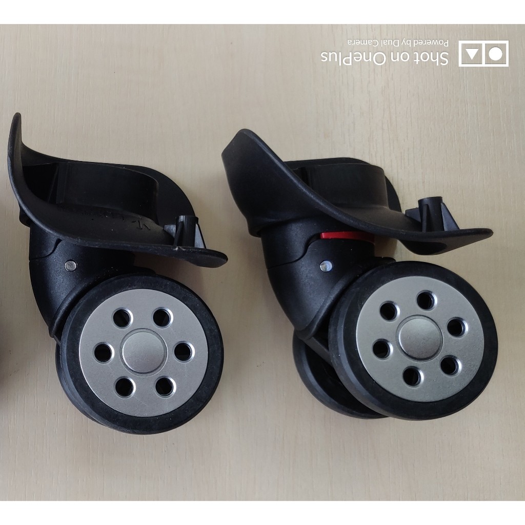 Rodinhas Duplas (par - com duas rodas) Giratórias Para Malas Com Rodas 360 Serve para todos os tamanhos de malas.