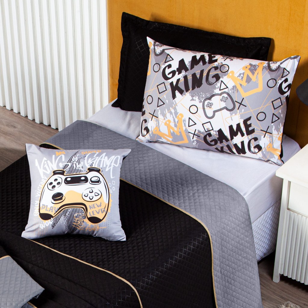 Kit Cobre Leito Casal Padrão Game King Preto/Cinza Dupla Face c/ Almofada e Fronhas Casal Padrão 04 Peças