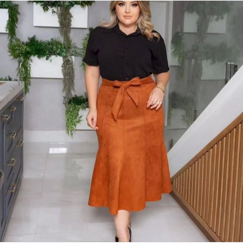 Saia Plus Size Feminina Midi Com Fenda Texturizada Caramelo