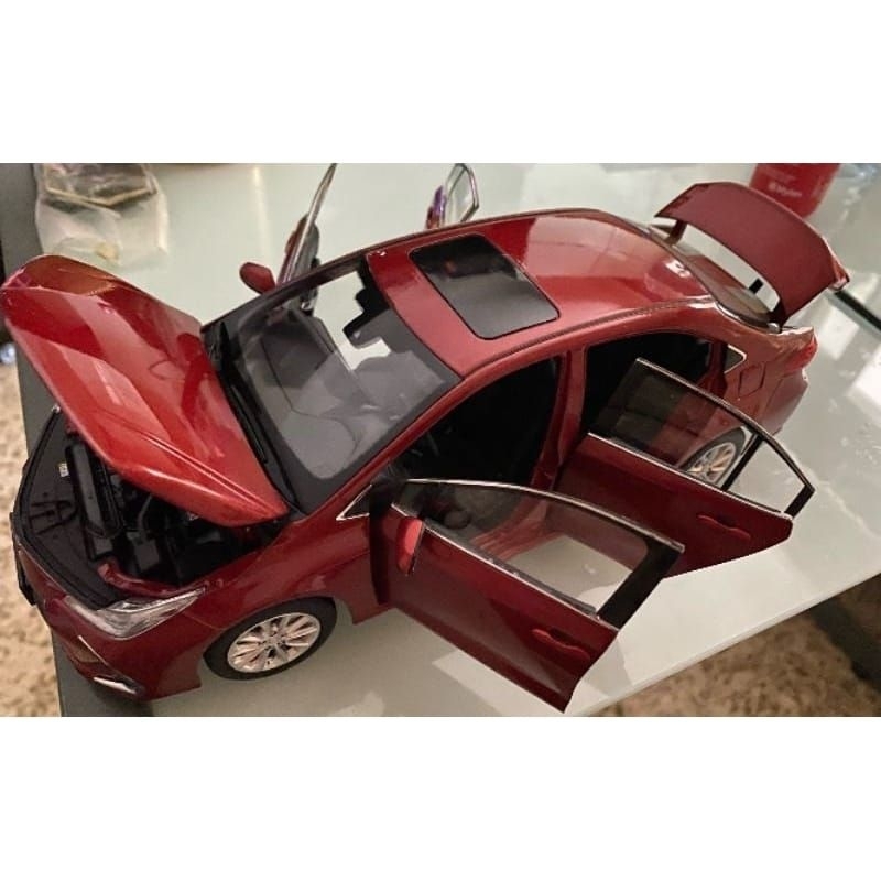 Corolla Toyota 1: 18 carro carrinho branco e vermelho Modelo