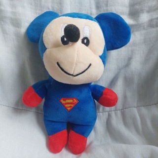Rato de pelúcia "Mickey" vestido de super homem