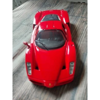 enzo ferrari escala 1/24 maisto falta um retrovisor e uma lanterna traseira