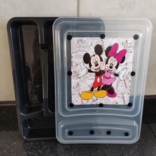 Porta talheres de plástico preto adesivado Mickey e Minnie (gaveta)