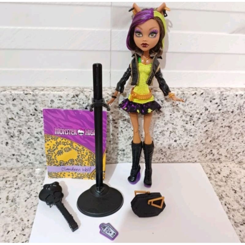 Boneca Monster High Clawdeen Wolf Cabelo Rosa Cachorro de Estimação e  Acessórios HHK52 Mattel