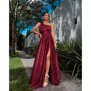 Vestindo Roberta de Lacinho no ombro para formatura ou casamento