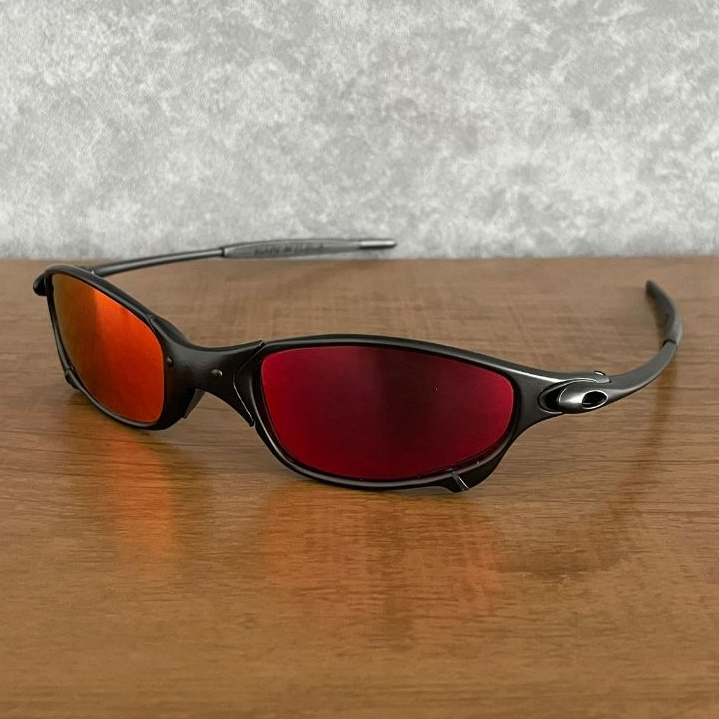 Óculos de Sol Juliet Dark Rubi carbon metal importado preto lente vermelho escuro espelhado
