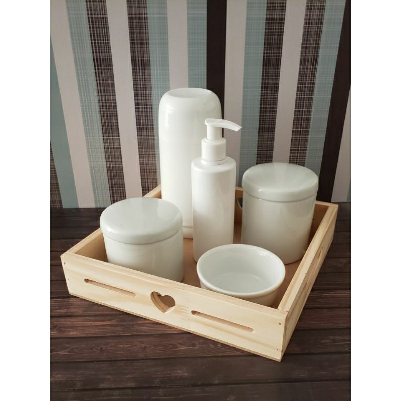 Kit bebê com bandeja em pinus com potes e tampa em porcela