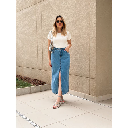 Saia jeans cintura alta fenda no meio, sem lycra, comprimento 90  cm