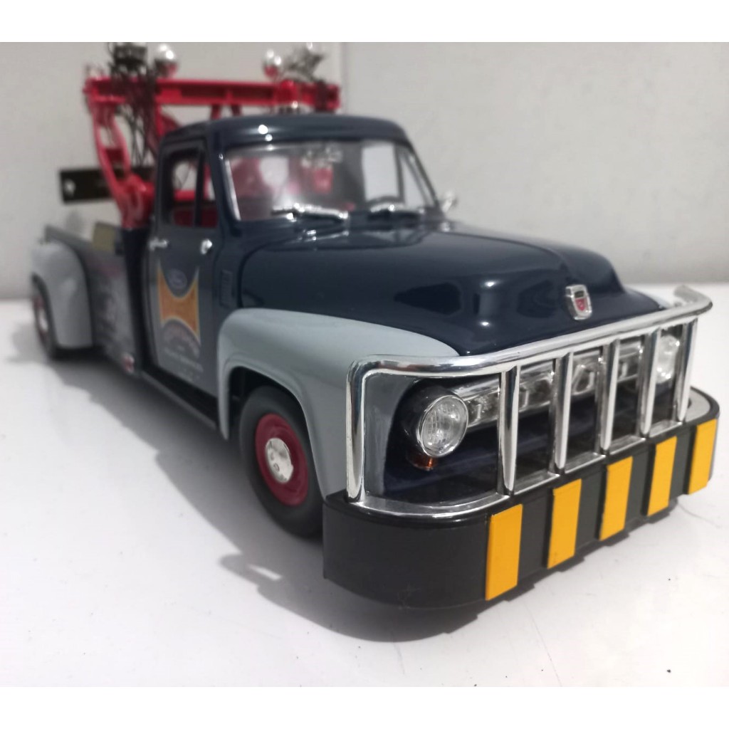 Caminhão Ford F100 1953 Guincho Miniatura escala 1/18 Road Legends